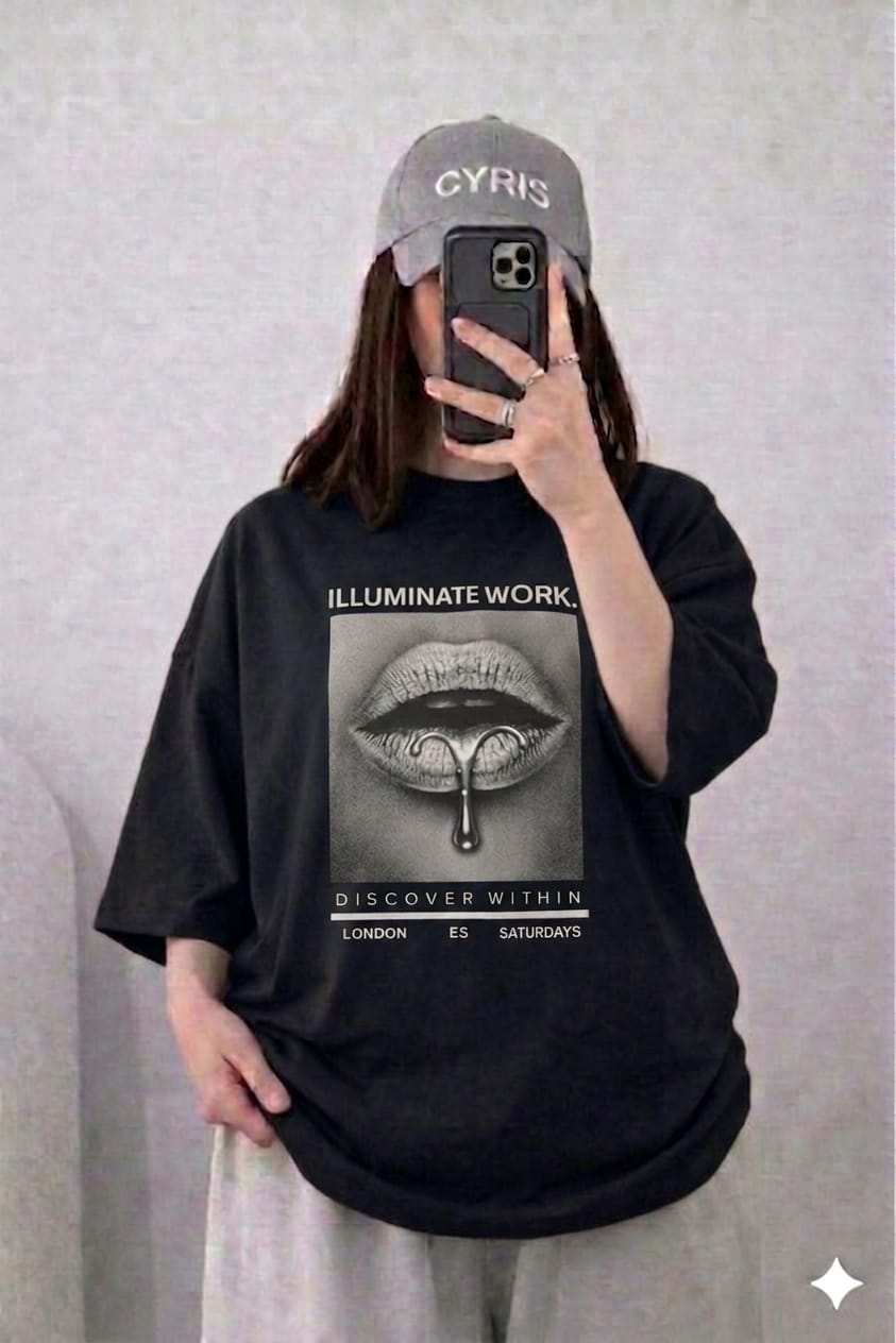 Oversized Drop Shoulder Graphic T-Shirt – Black Lips Frame Print