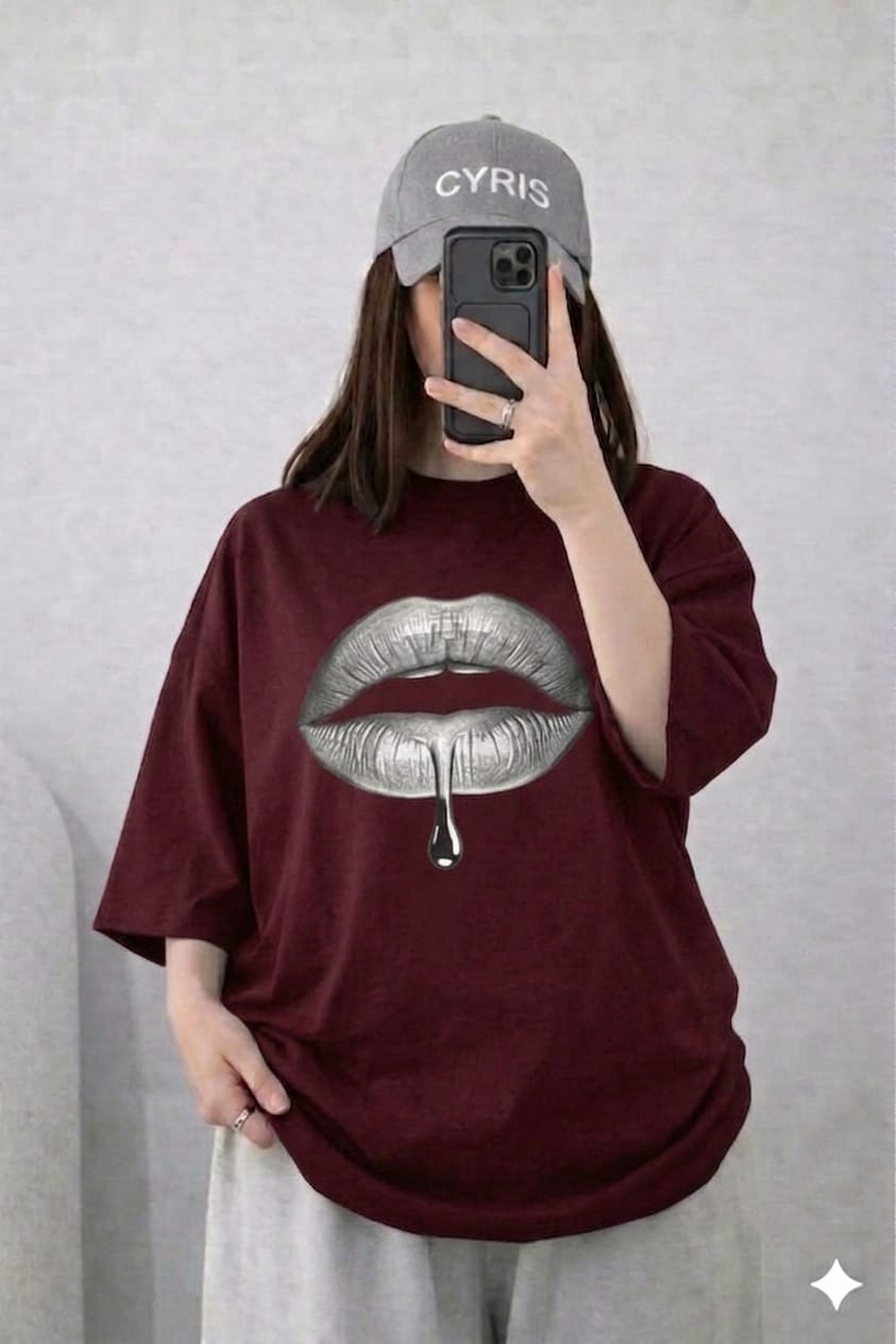 Oversized Drop Shoulder Graphic T-Shirt – Maroon Lips Print